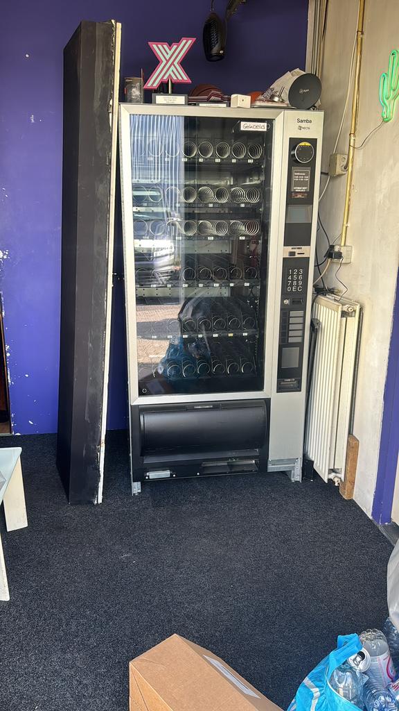 Samba Necta  Vending Snoep- en Frisdrankautomaat Gekoeld, Ophalen