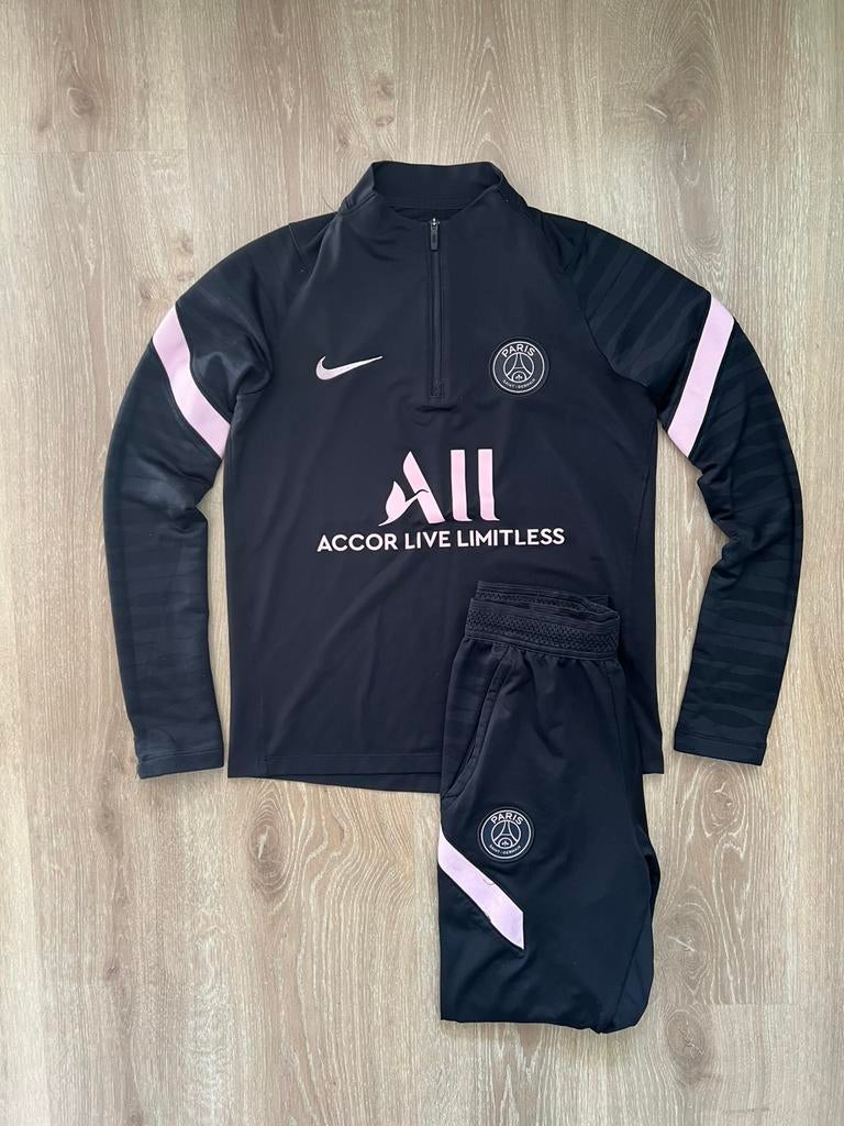 PSG zwart roze trainingspak Nike 21/22 Maat 137-147, Gebruikt, Jongen of Meisje, Sport- of Zwemkleding, Ophalen of Verzenden