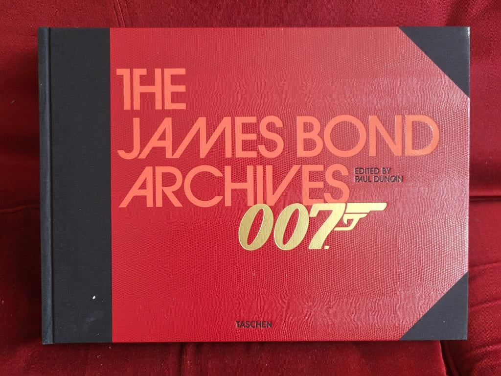 The James Bond Archives boek met originele filmstrip, Boeken, Ophalen of Verzenden, Gelezen