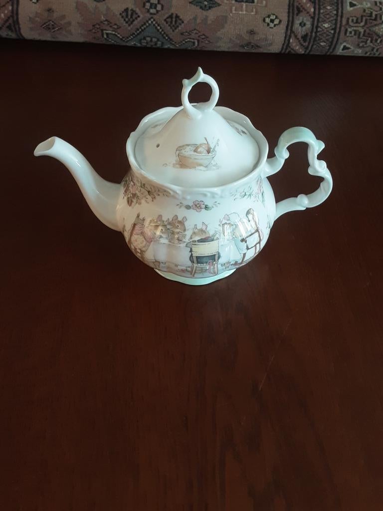 Theepot van  Bramley Hedge, Antiek en Kunst, Antiek | Servies los, Ophalen of Verzenden