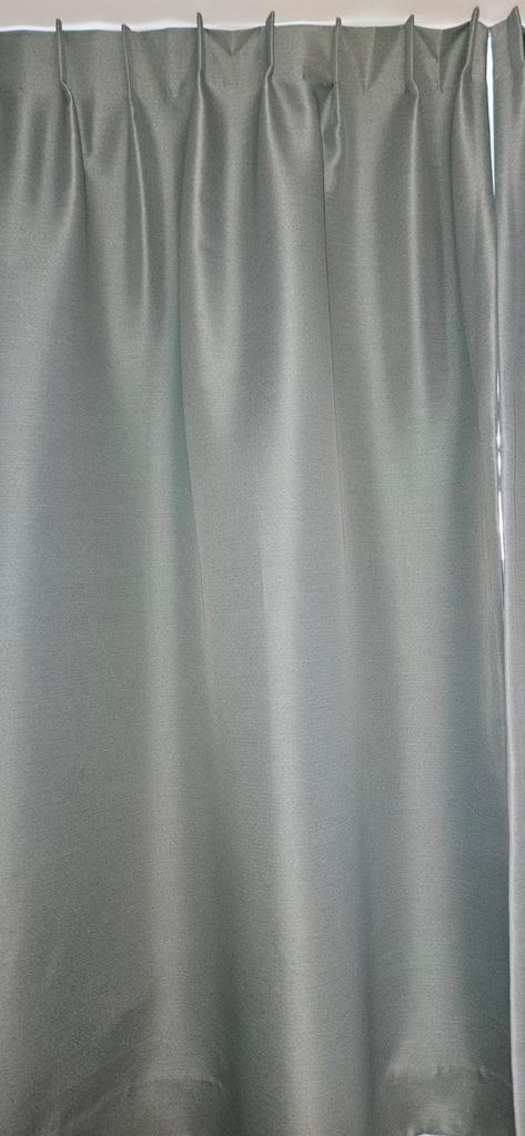 2 nieuwe verduisterende overgordijnen, 140 breed en 252 hoog, Huis en Inrichting, Stoffering | Gordijnen en Lamellen, Nieuw, 200 cm of meer