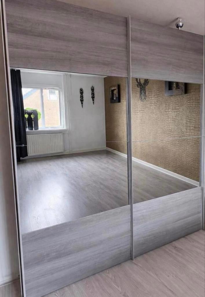 Kledingkast met grote spiegel, Ophalen of Verzenden, Zo goed als nieuw, Tweepersoons