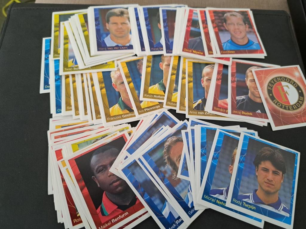 Panini voetbal 2000.  128st verschillende, Hobby en Vrije tijd, Stickers en Plaatjes, Ophalen of Verzenden, Meerdere stickers