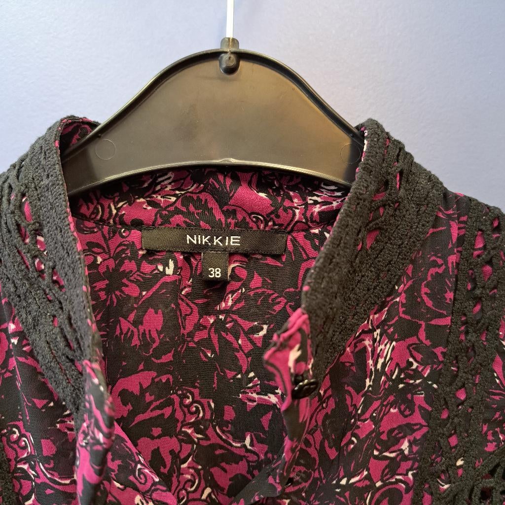 Nikkie jurk Virgy Dress Black/magenta gehaakt mt 38 46530, Maat 38/40 (M), ., Paars, Nikkie