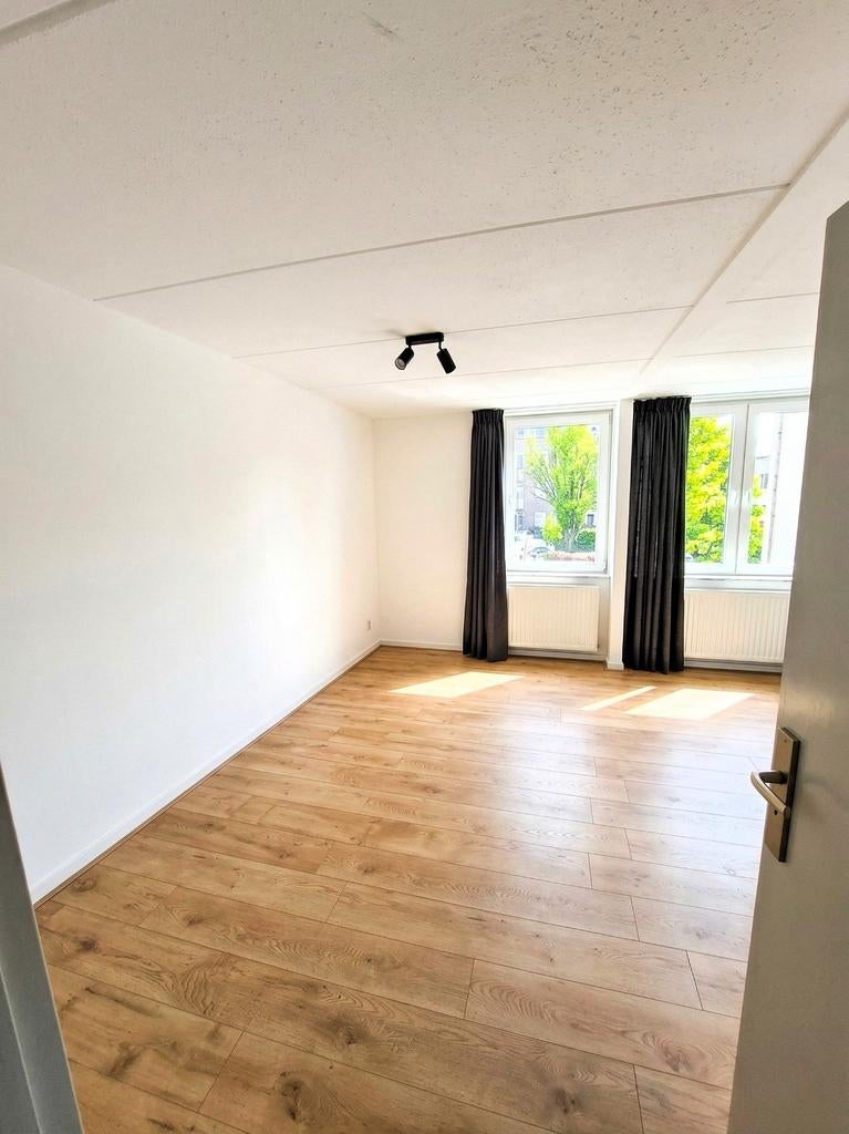 Tijdelijk te huur studio centrum Assen, Huizen en Kamers, Kamers te huur