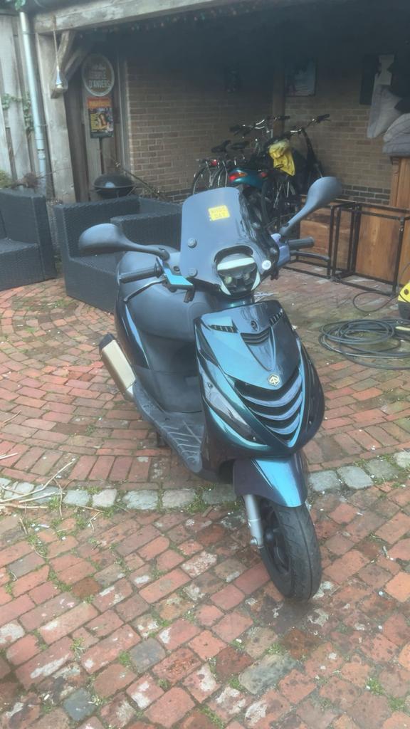 Piaggio Zip iGET 2021 E5, Fietsen en Brommers, Scooters | Piaggio, Ophalen, Gebruikt, Maximaal 45 km/u, Zip