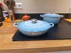 Le Creuset Campagnard bloem 26cm 'Coastal Blue', Gietijzer, Nieuw, Ophalen of Verzenden, Keramische plaat
