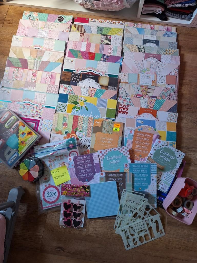 Heel veel knutsel en scrapbook spullen. ALLEEN OPHALEN kg, Hobby en Vrije tijd, Scrapbooking, Ophalen of Verzenden, Zo goed als nieuw