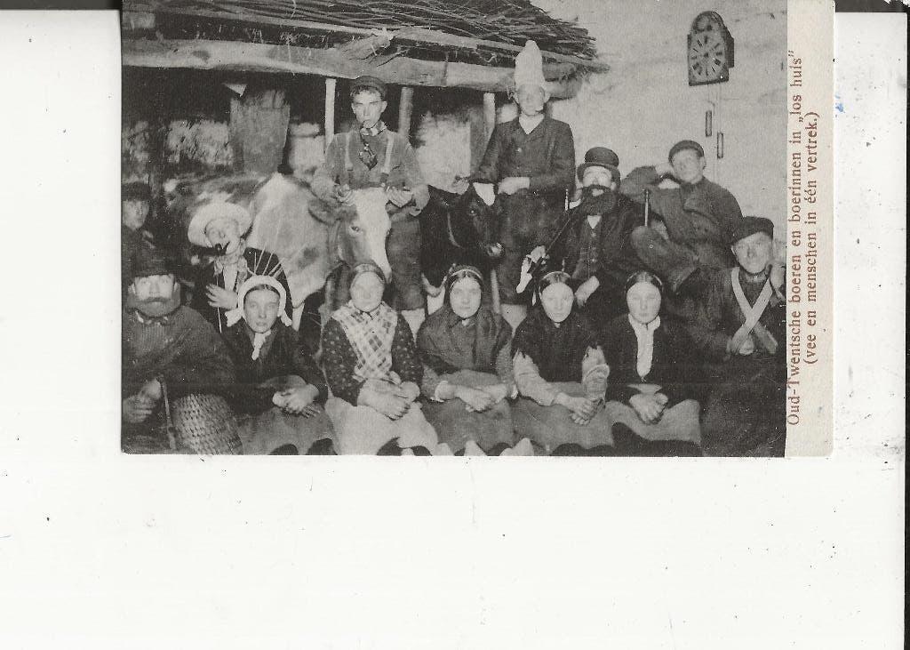 Twente Boeren en boerinnen met vee in het Los Hus, Ophalen of Verzenden, 1920 tot 1940, Ongelopen, Overijssel