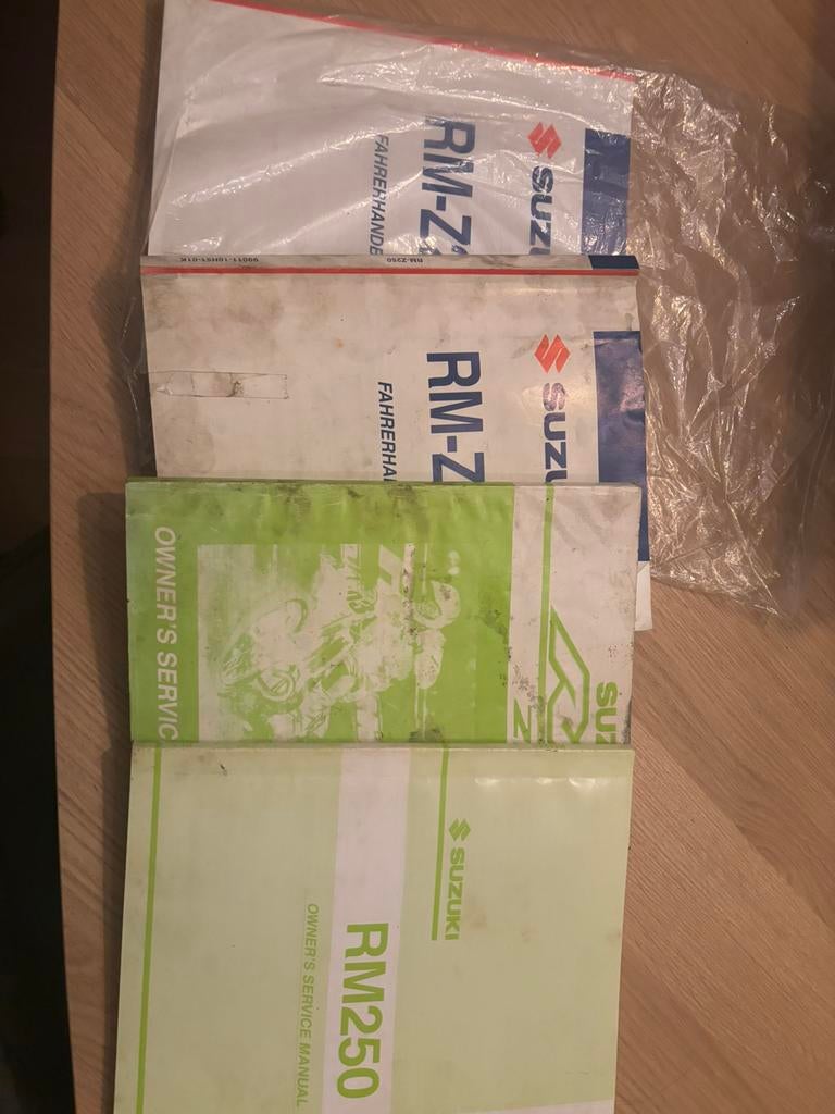 Suzuki rm 250-(Z) Owner’s serice manual, Motoren, Ophalen of Verzenden, Suzuki