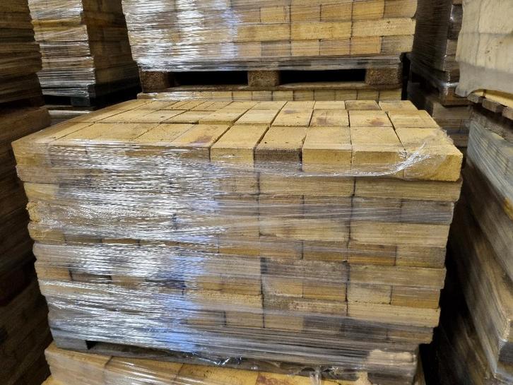 Vuurvaste stenen type chamotte (per pallet) zware kwaliteit, Doe-het-zelf en Verbouw, Metselstenen, Zo goed als nieuw, Overige typen