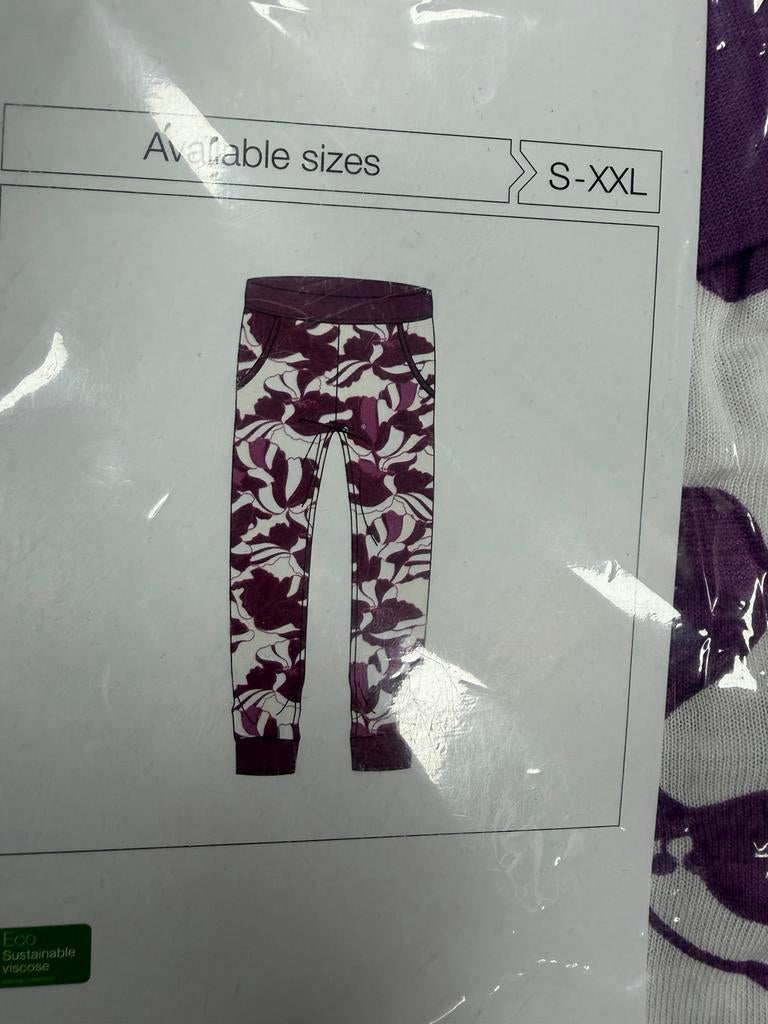 Zeeman broek met paarse bloemenprint, maat M, Kleding | Dames, Broeken en Pantalons, Maat 38/40 (M), Paars, Ophalen of Verzenden