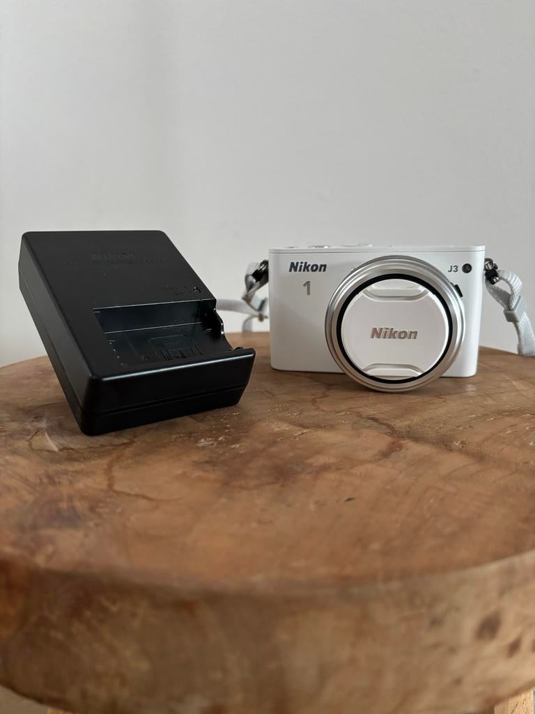 Nikon 1 J3 Systeemcamera met 1 Nikkor 11-27.5mm lens, Audio, Tv en Foto, Fotocamera's Digitaal, Gebruikt, Compact, Ophalen of Verzenden