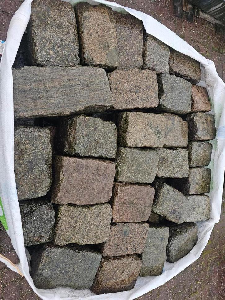 Granieten blokken - ca. 180 stuks, diverse maten, Tuin en Terras, Tegels en Klinkers, Gebruikt, Klinkers, Natuursteen, 10 m² of meer