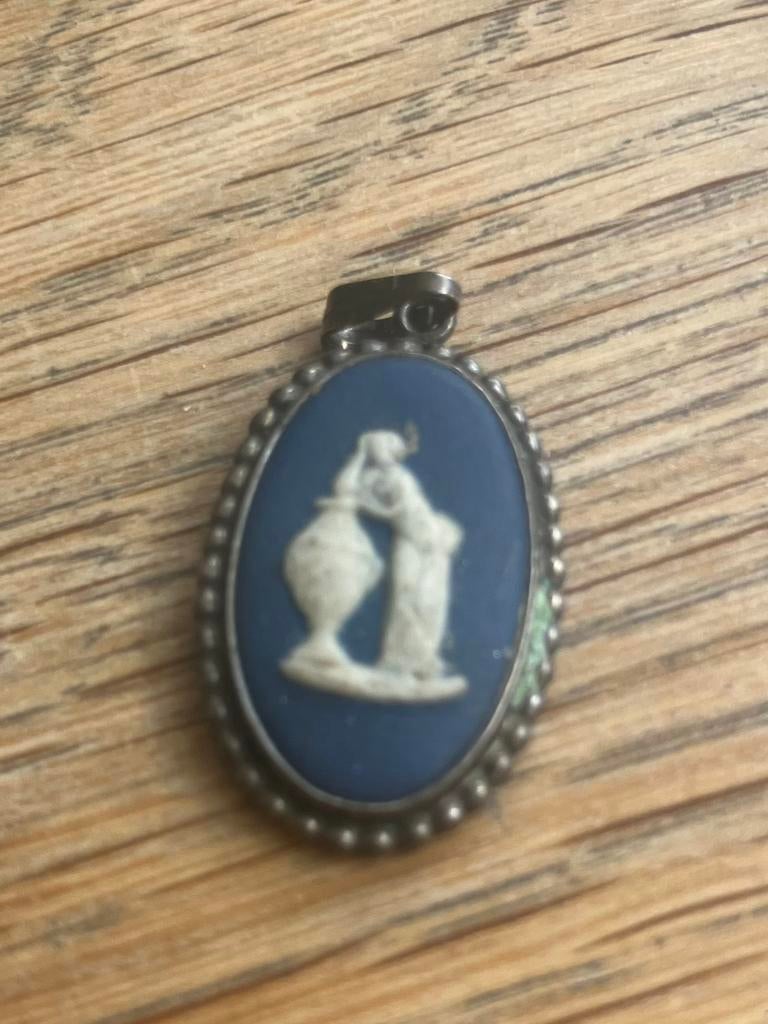 Vintage Wedgwood hanger met klassieke voorstelling, Ophalen, Overige materialen, Gebruikt, Overige voorstellingen