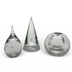 Twee Leerdam Serica presse papiers, en spijkerbolvaasje, Antiek en Kunst, Antiek | Glas en Kristal, Ophalen of Verzenden