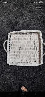 Witte rieten grote dienblad, Ophalen