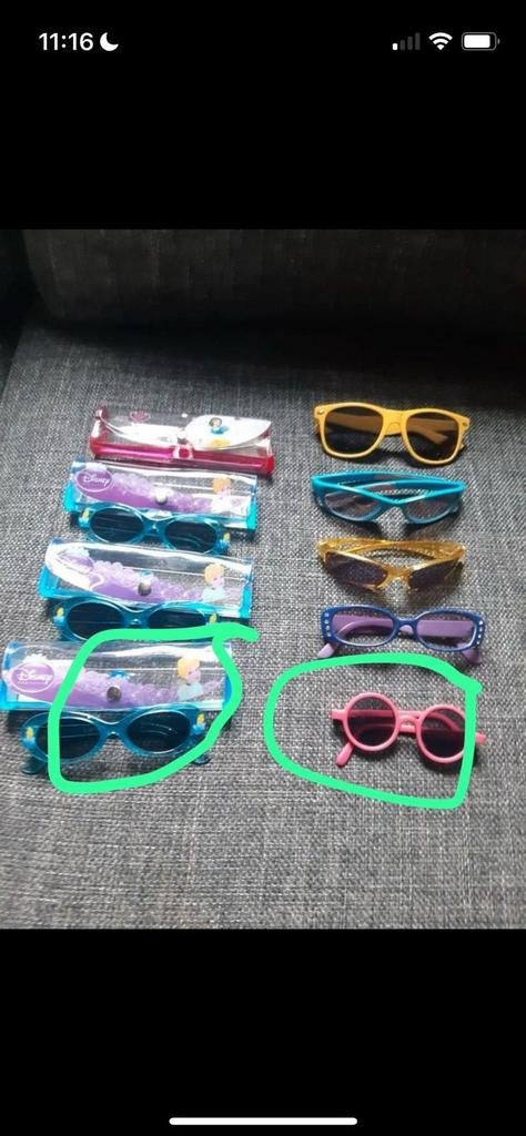 Heel veel kinderzonnebrillen te koop. Oa Disney Assepoester, Verzamelen, Disney, Ophalen of Verzenden, Assepoester of Belle, Zo goed als nieuw