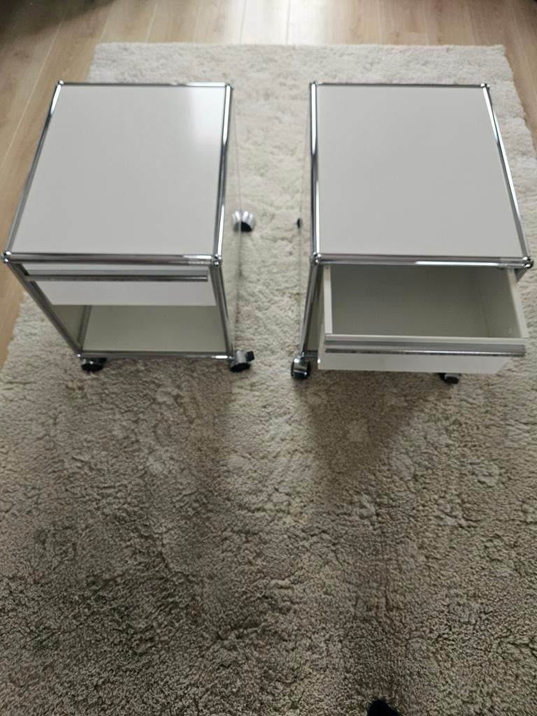 2 witte USM Haller nachtkastjes met lade en open ruimte, Ophalen, Metaal of Aluminium, Zo goed als nieuw, 45 tot 65 cm