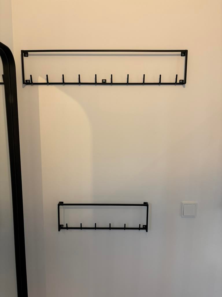 Woood Meert zwarte kapstokken (6 en 10 haken), Huis en Inrichting, Wandkapstok, Ophalen of Verzenden, Zo goed als nieuw, Minder dan 100 cm