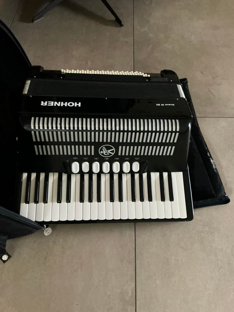 Accordeon Hohner bravo III 80, Ophalen, Gebruikt, Met riemen, Toetsaccordeon