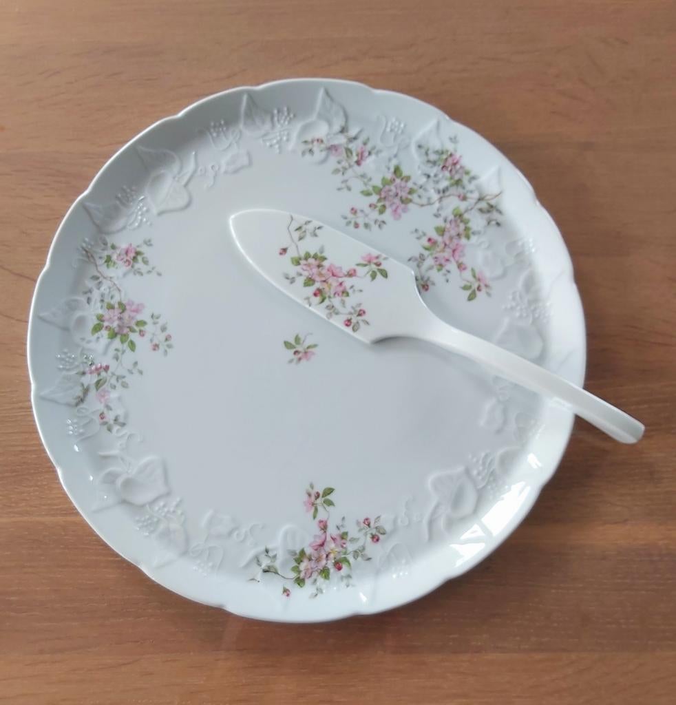 Porceleinen taartplateau met taartschep, Ophalen of Verzenden, Overige stijlen, Porselein, Schaal of Schalen