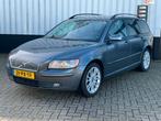 Volvo V50 2.4 5 cilinder - 170PK - Airco - Trekhaak, Auto's, Voorwielaandrijving, 700 kg, Origineel Nederlands, Grijs