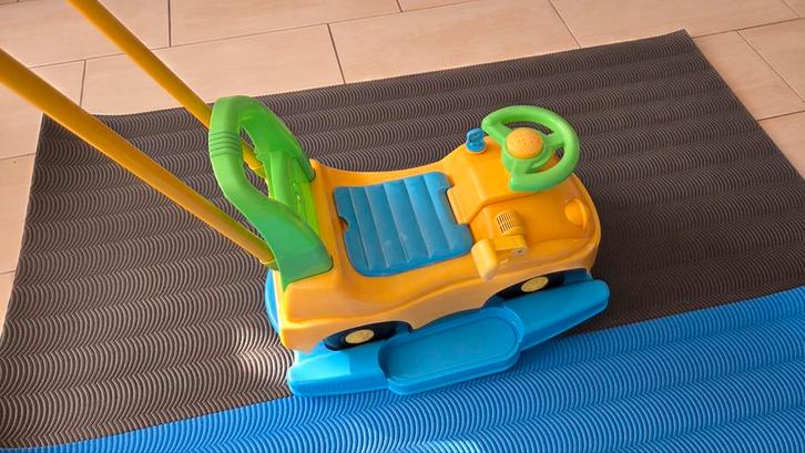 Chicco 4-in-1 Loopauto: Schommelen, Duwen, Lopen, Rijden!, Kinderen en Baby's, Speelgoed | Buiten | Voertuigen en Loopfietsen