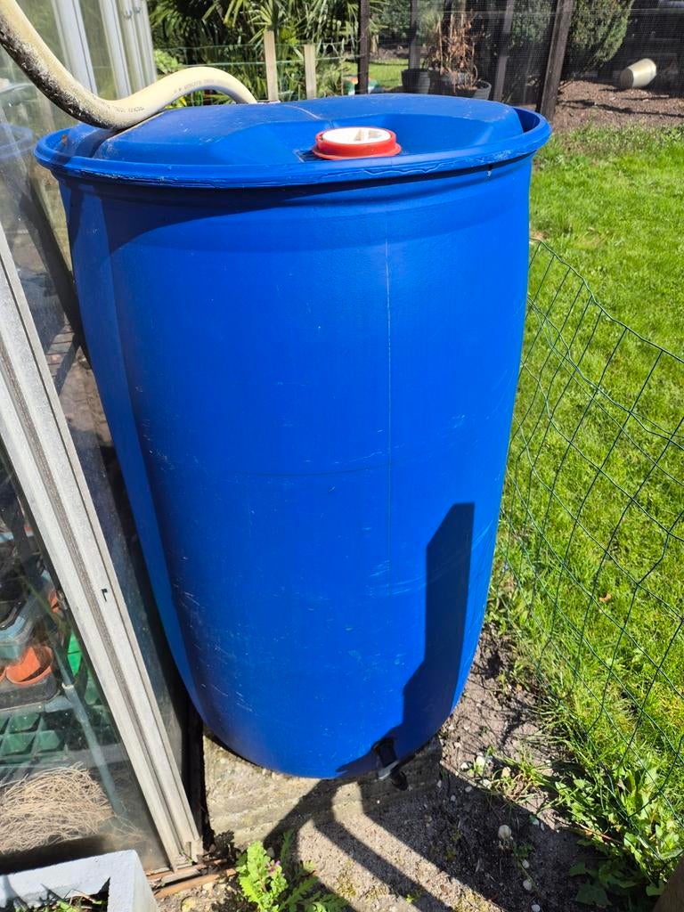 2 blauwe regentonnen met vaste deksel, Tuin en Terras, Regentonnen, Ophalen