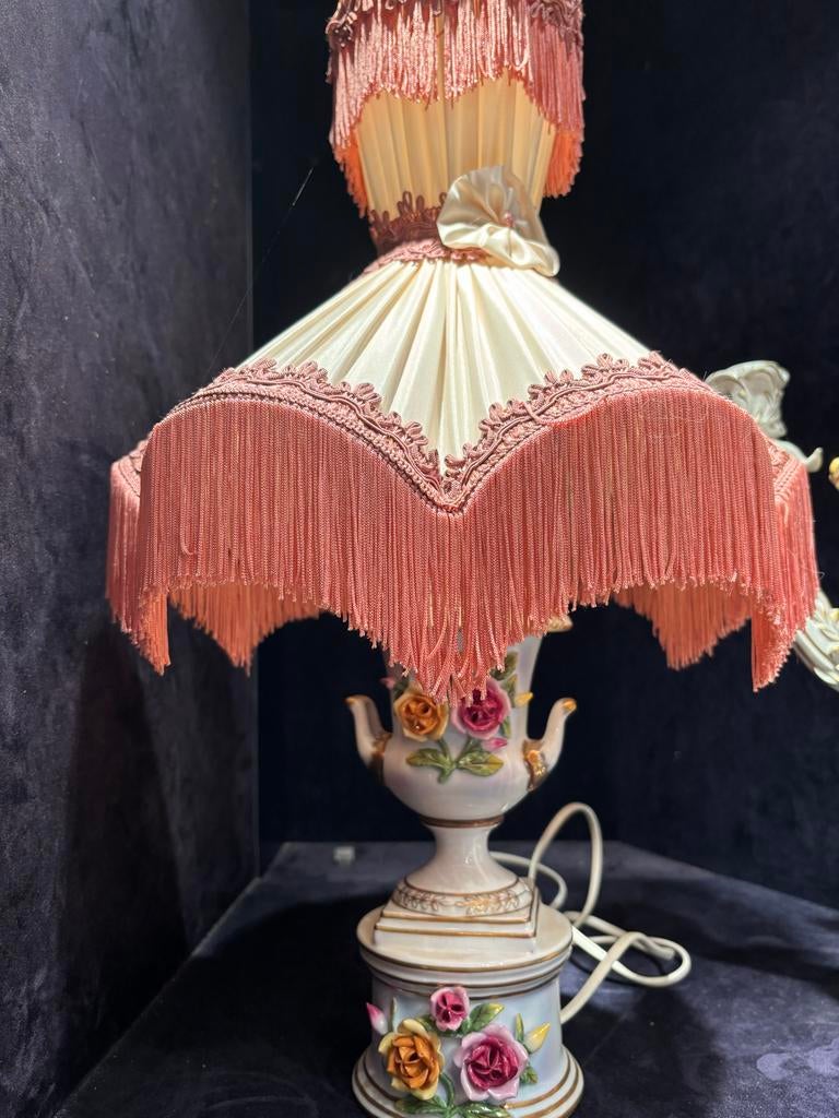 Porseleinen Tafellamp met Roze Kwastjeskap, Verzenden