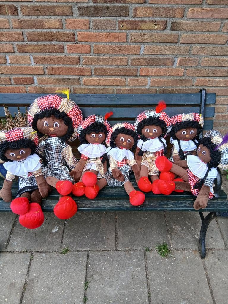 Verzameling vrouwelijke pieten poppen (1 grote, 6 kleine), Diversen, Sinterklaas, Ophalen of Verzenden, Gebruikt