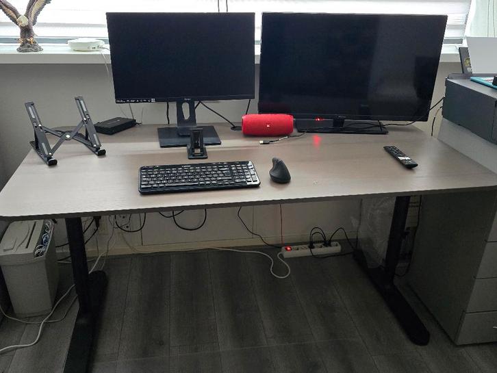 Zgan Ikea bekant Bureau in hoogte verstelbaar, Huis en Inrichting, Bureaus, Zo goed als nieuw, Bureau, In hoogte verstelbaar, Ophalen