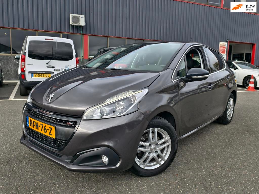 Peugeot 208 1.2 PureTech Allure, Voorwielaandrijving, Gebruikt, Euro 6, 1199 cc