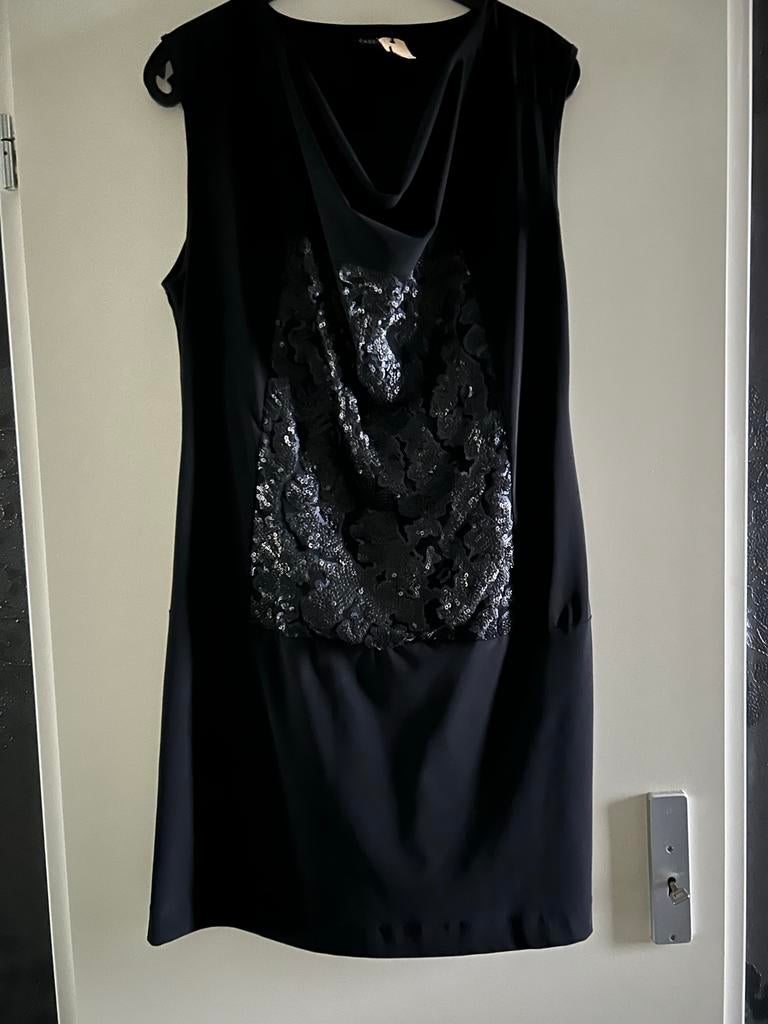 Elegante zwarte zomer jurk van Cassiopee, Kleding | Dames, Maat 38/40 (M), Zwart, Ophalen of Verzenden, Zo goed als nieuw
