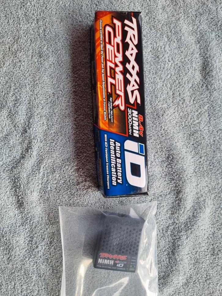 Traxxas accu en lader nieuw, Hobby en Vrije tijd, Modelbouw | Radiografisch | Auto's, Ophalen of Verzenden