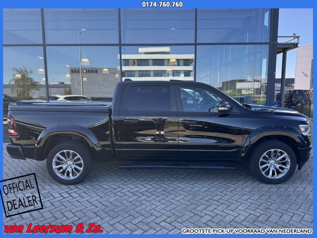 Dodge Ram 1500 5.7 V8 4x4 Crew Cab Big Horn | Pano | Uitlaat, Auto's, Automaat, Gebruikt, 5654 cc, Zwart