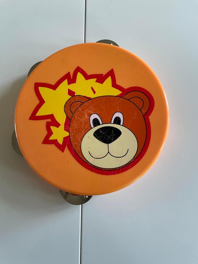 Oranje tamboerijn met beer, Muziek en Instrumenten, Percussie, Ophalen of Verzenden, Gebruikt, Overige soorten