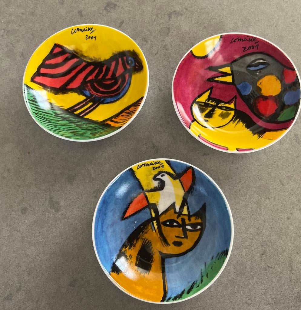 3 schaaltjes kunstenaar  Corneille, Ophalen