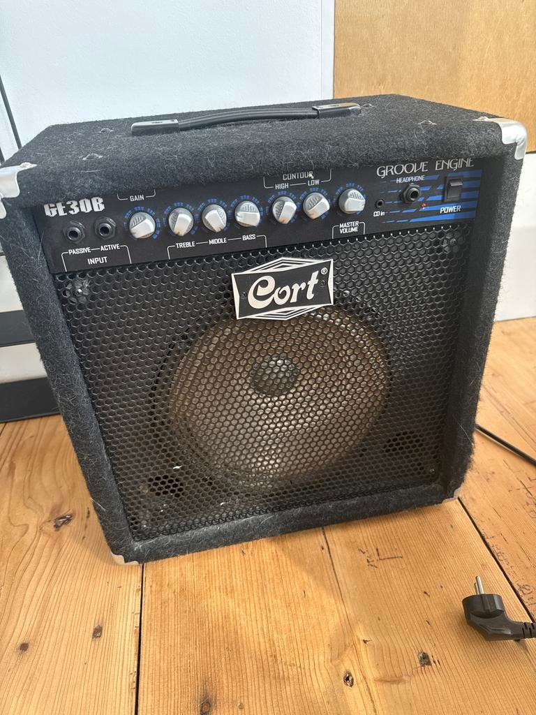 Cort GE30B Basgitaarversterker, Muziek en Instrumenten, Versterkers | Bas en Gitaar, Ophalen, Zo goed als nieuw, Basgitaar, Minder dan 50 watt