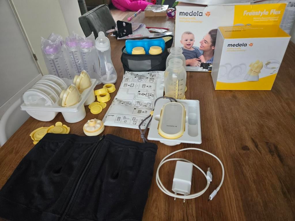 Medela Freestyle Flex Kolfmachine met extra's, Kinderen en Baby's, Babyvoeding en Toebehoren, Ophalen of Verzenden, Borstkolf