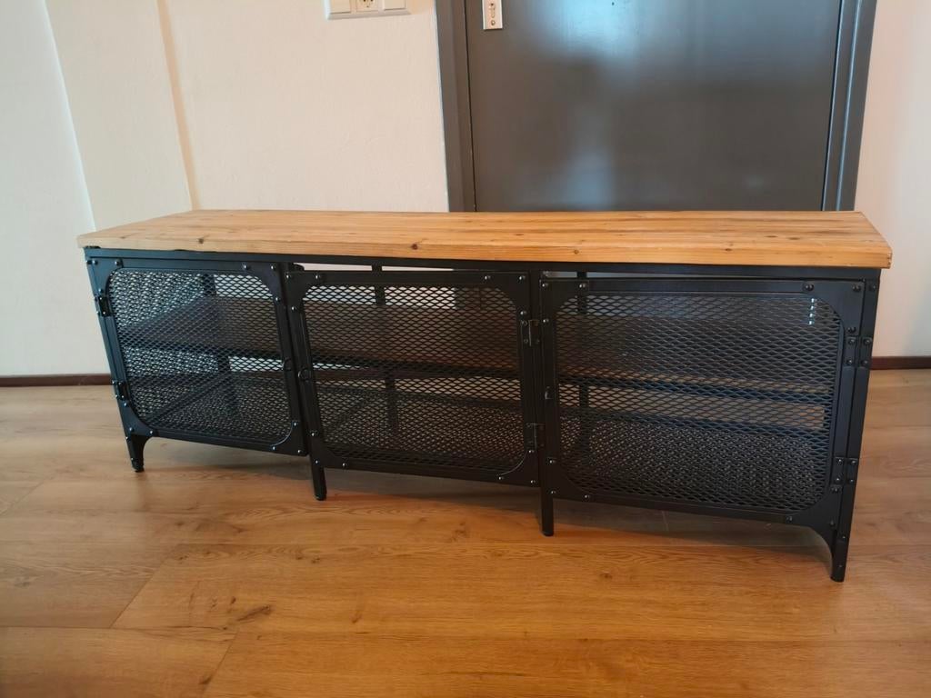 TV-meubel / Opbergkastje met houten blad en metalen deuren, Ophalen, 25 tot 50 cm, 100 tot 150 cm