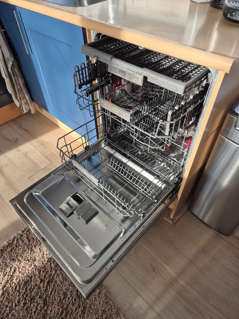 Inbouw vaatwasser Whirlpool 6th sense, Witgoed en Apparatuur, Vaatwasmachines, Ophalen, Zo goed als nieuw, Inbouw, Minder dan 85 cm