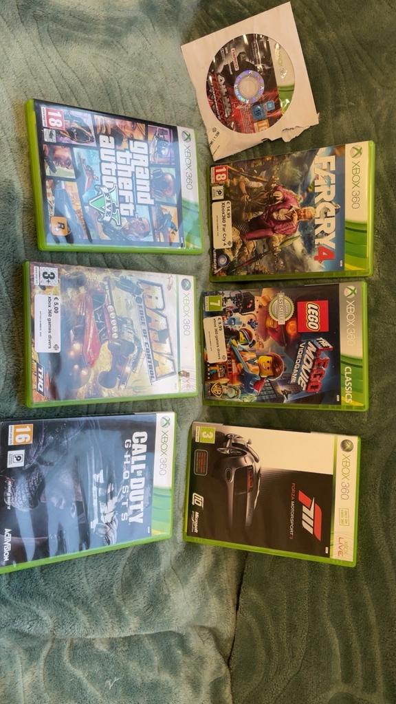 Xbox 360 met 2 controllers en 6 games, Spelcomputers en Games, Spelcomputers | Xbox 360, Gebruikt, 360 S, Met 2 controllers, Met games