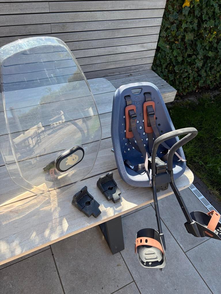 Yepp Baby fietsstoeltje met windscherm en 2 adapters, Ophalen, Gebruikt, Voetsteuntjes, Voorzitje