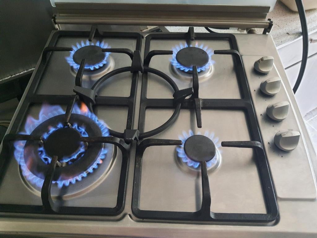 ETNA 4 pits rvs kookplaat werkt perfect, Ophalen, 4 kookzones, Zo goed als nieuw, Energieklasse A of zuiniger