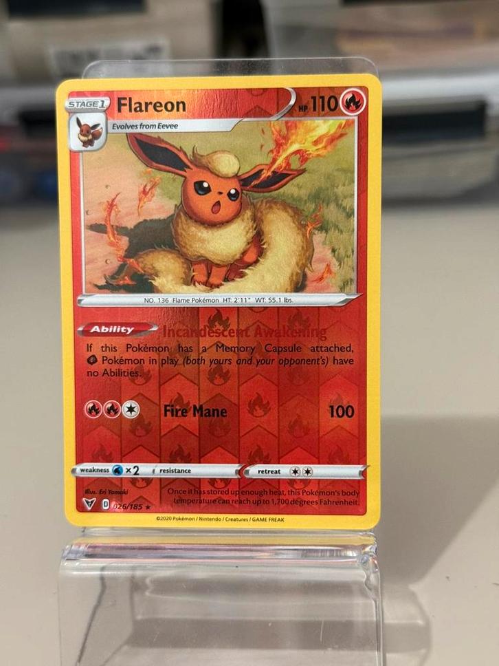 Flareon Vivid Voltage - 026/185 Reverse Holo, Hobby en Vrije tijd, Verzamelkaartspellen | Pokémon, Zo goed als nieuw, Ophalen of Verzenden