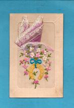 Pracht oude geborduurde kaart met pochet en bloemen  M680, Ophalen of Verzenden, Voor 1920, Gelopen