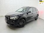 BMW X1 SDrive18i High Executive AUTOMAAT PDC PANO LEER, Auto's, BMW, Gebruikt, Zwart, 3 cilinders, 1405 kg