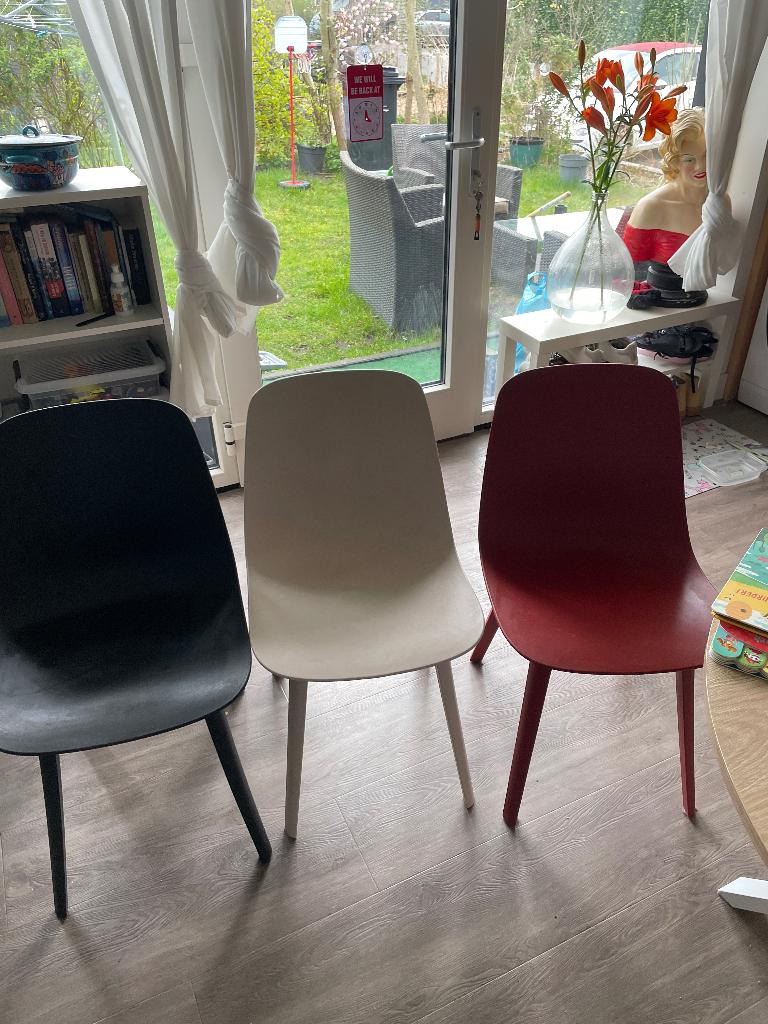 4 IKEA stoelen half jaar oud, Huis en Inrichting, Stoelen, Ophalen, Zie foto, Kunststof, Wit