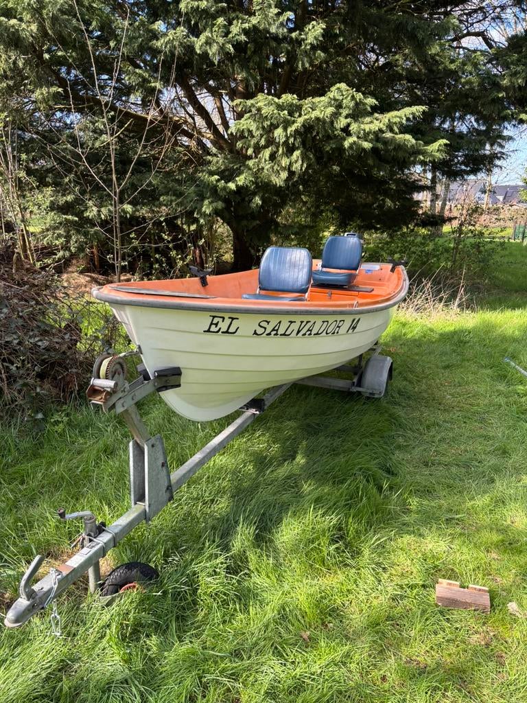 Boot met motor en trailer, Ophalen, Tot 10 pk, Zo goed als nieuw, 3 tot 6 meter